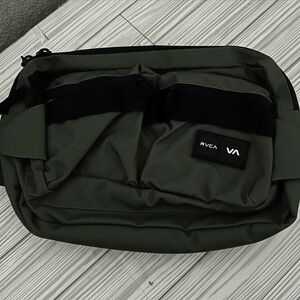 RVCA men’s Waist Pack Deluxe Fanny Pack belt bag 6 Compartment olive green OS